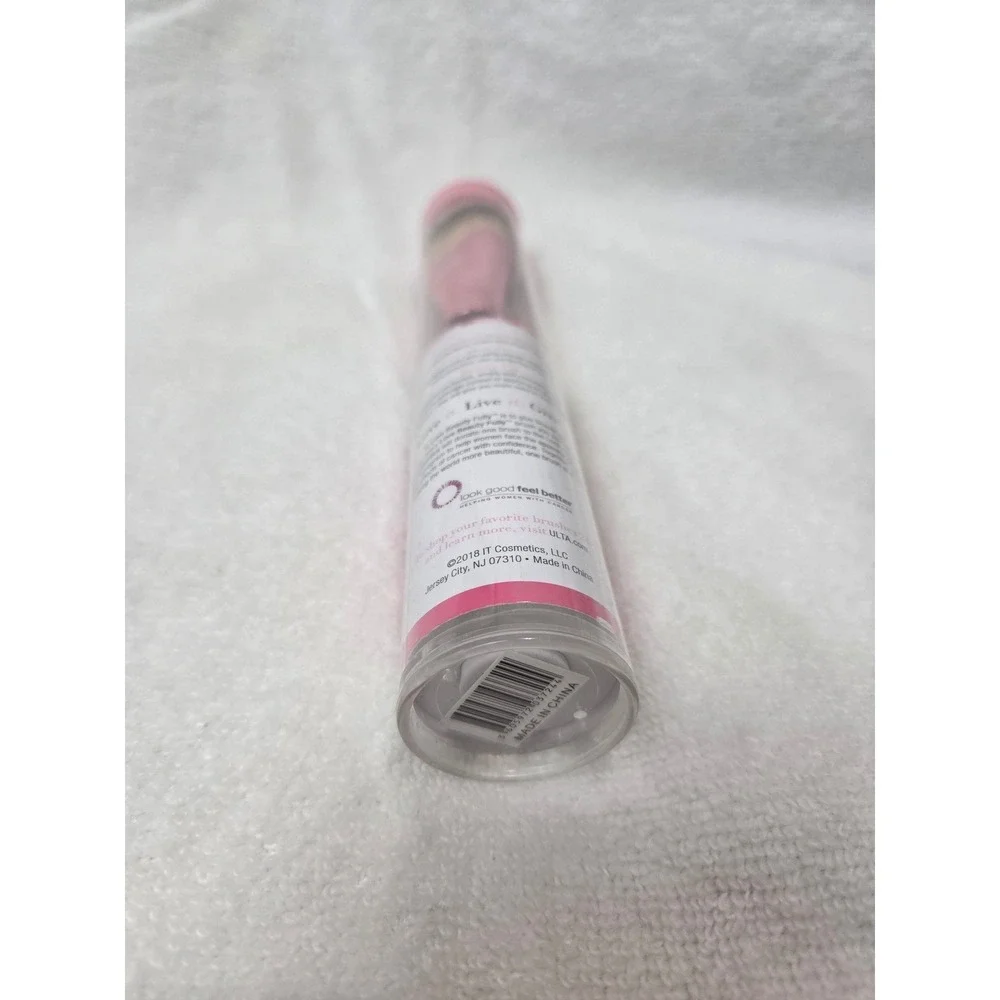 IT Cosmetics Love is the Foundation Heart-Shaped‎ Limited Edition 2018 Brush NEW